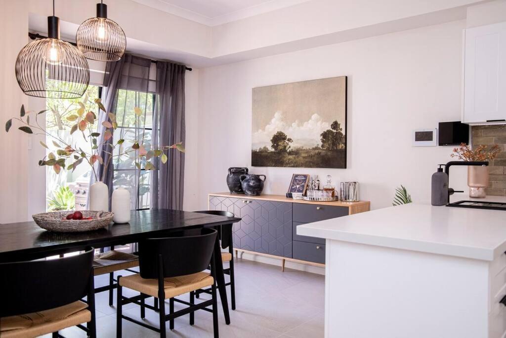 Stunning Northbridge Townhouse W Off St Parking
