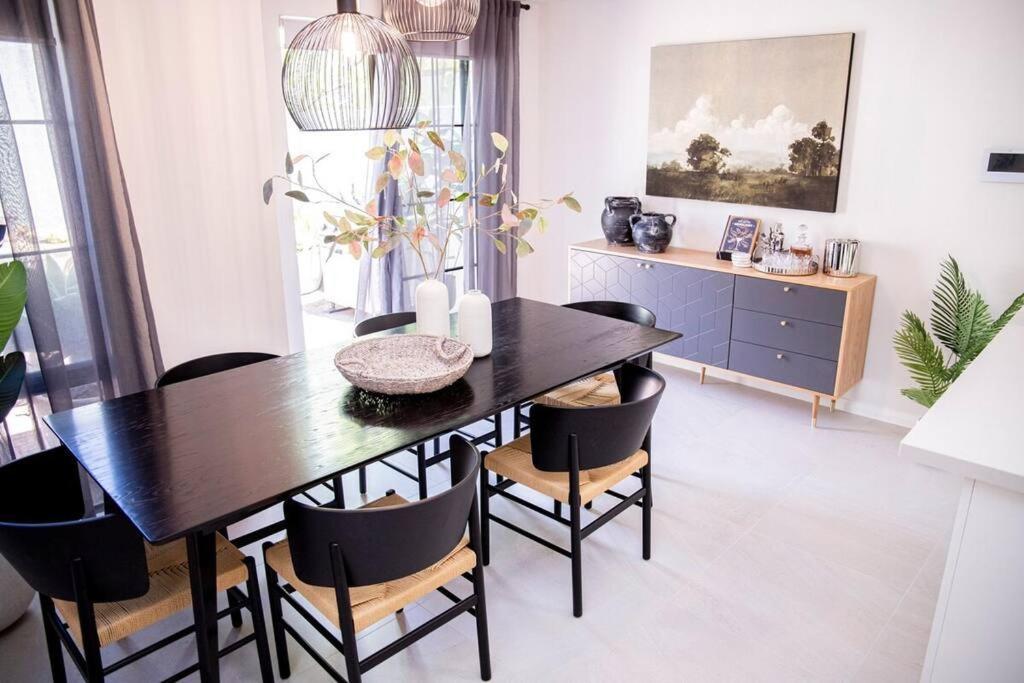 Stunning Northbridge Townhouse W Off St Parking Holiday home