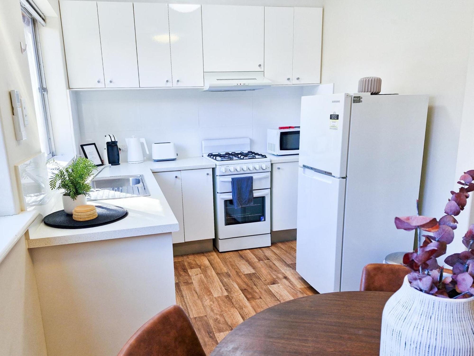 Crawley Cosy Urban Retreat Close To Cbd Uwa Free Park Netflix Apartment *