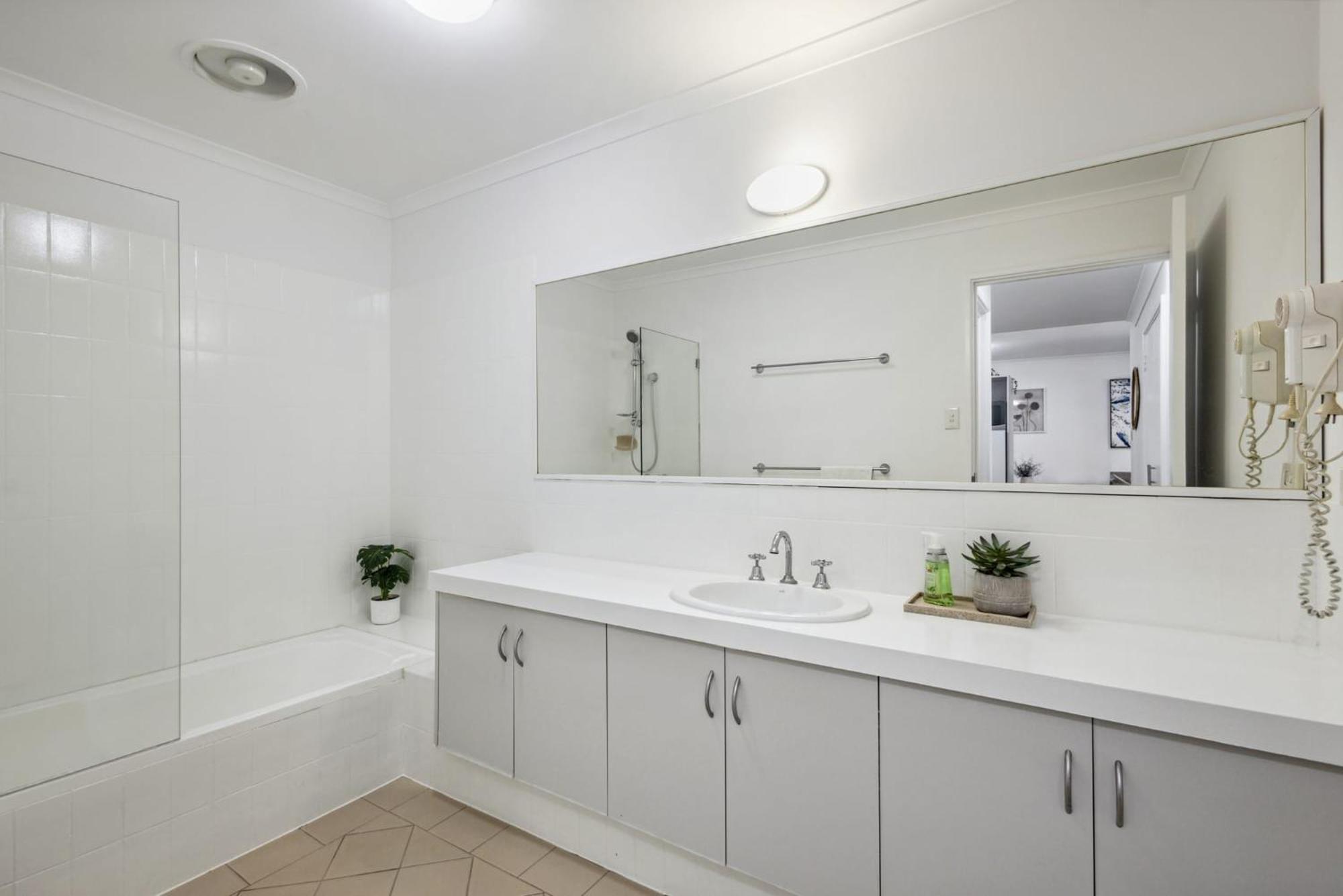Apartment Northbridge Hideaway 2bdr 1bth Perth