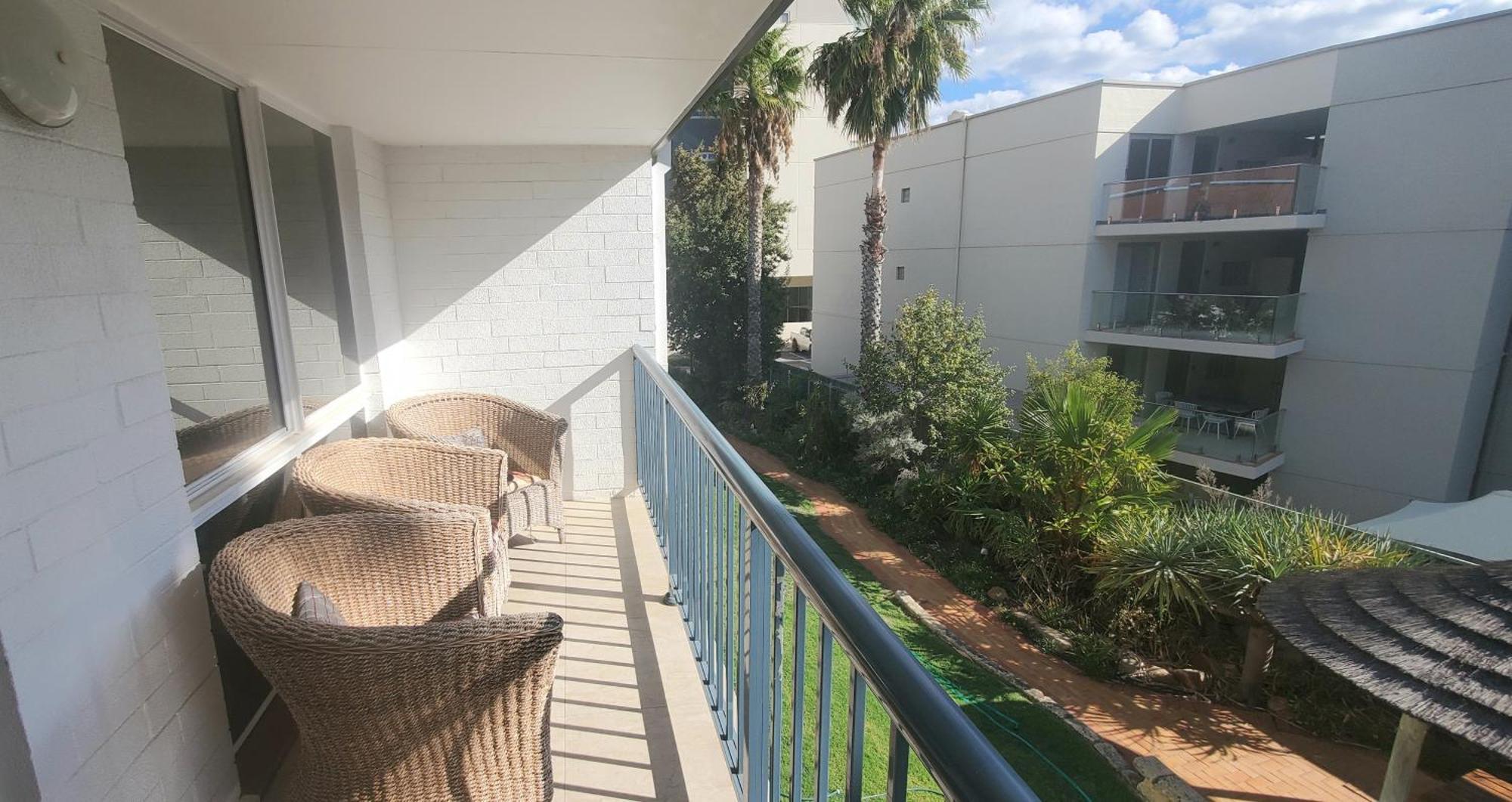 Apartment Coastal Salty Kiss Sleeps 4!