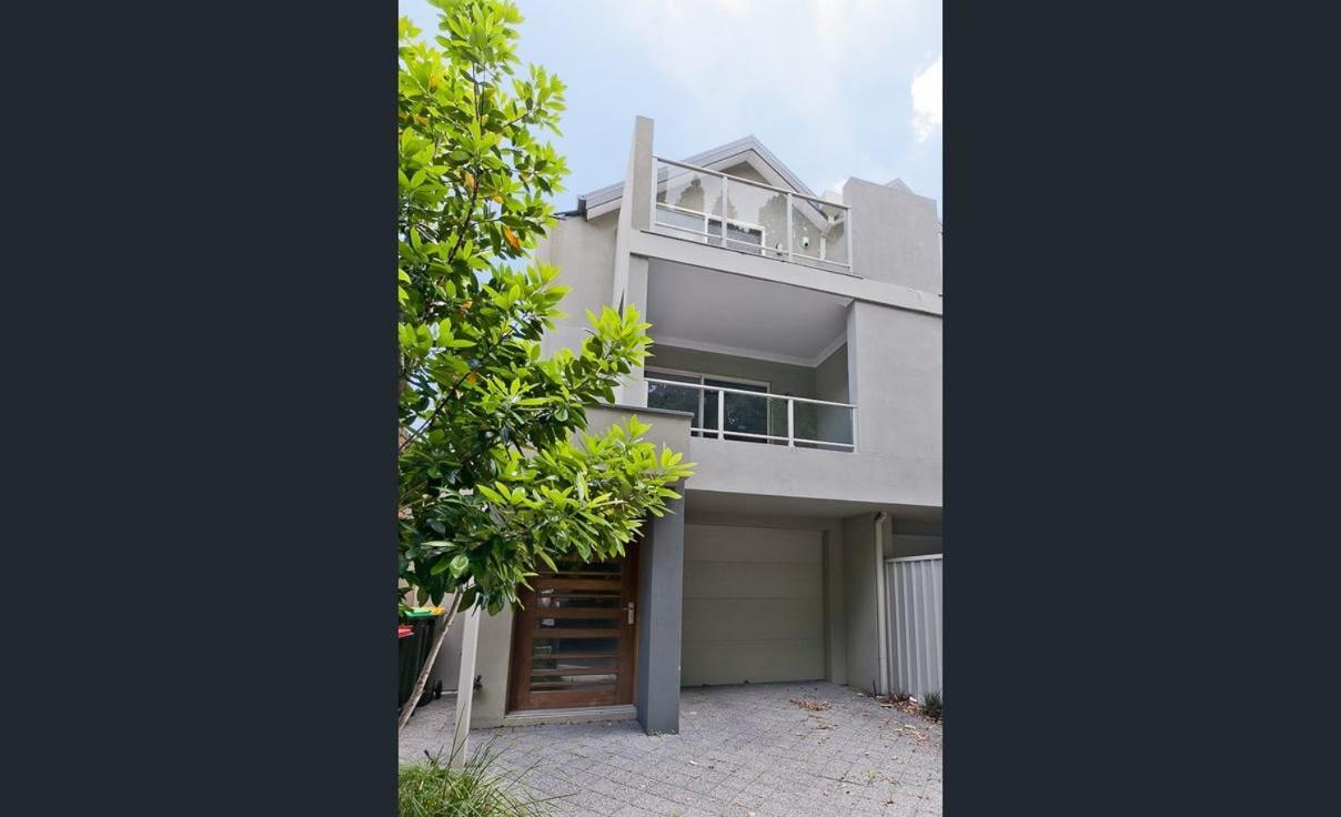 Holiday home Metropolitan Charm - Townhouse Near Cbd *
