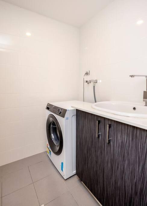 Metropolitan Charm - Townhouse Near Cbd Holiday home