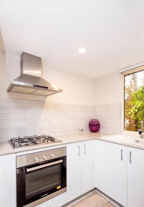 Metropolitan Charm - Townhouse Near Cbd