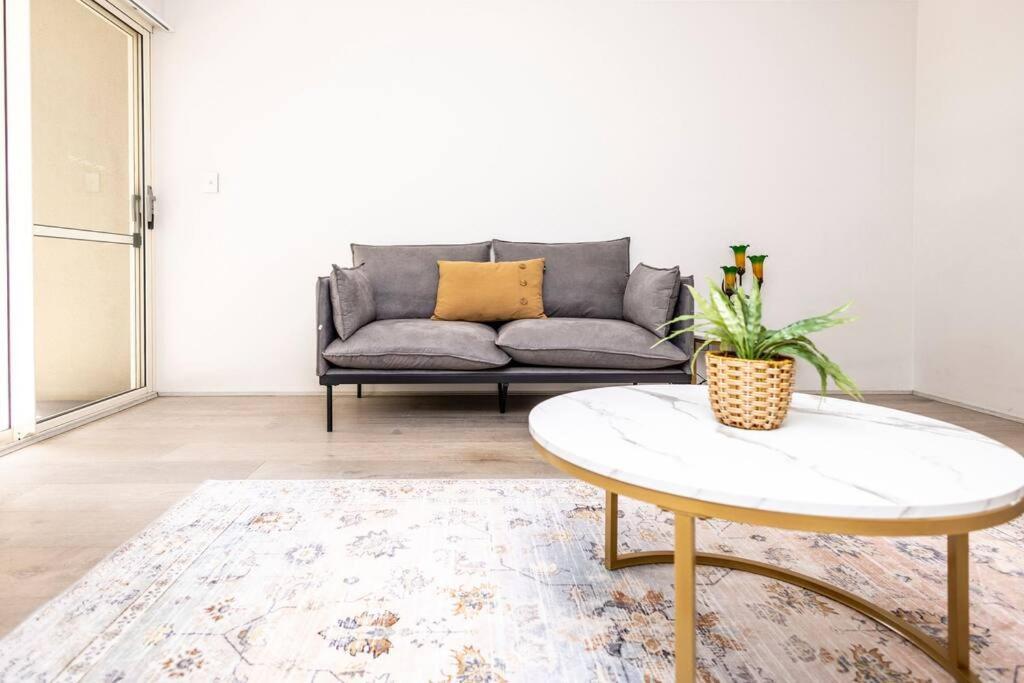 Metropolitan Charm - Townhouse Near Cbd Holiday home *