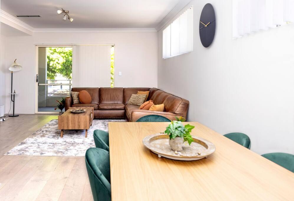 Holiday home Metropolitan Charm - Townhouse Near Cbd *
