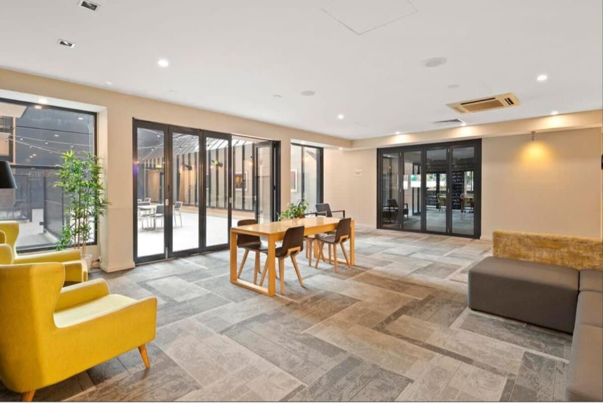 Large Luxe Penthouse Fully Equipped Cbd *