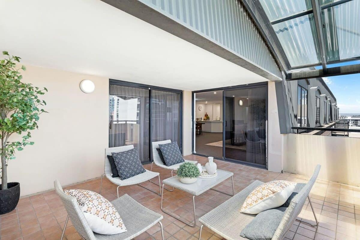 Large Luxe Penthouse Fully Equipped Cbd Apartment