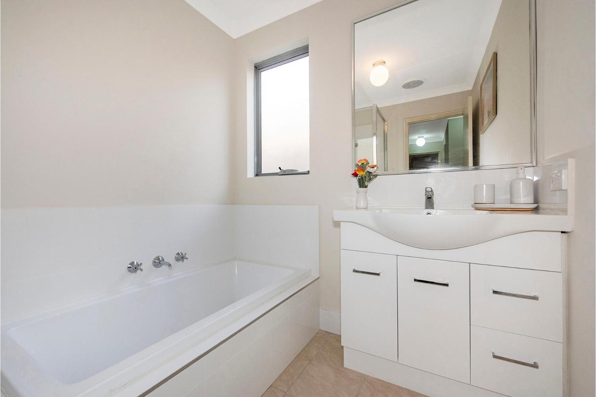 Serene Oasis - 3 Bedroom Getaway Perth