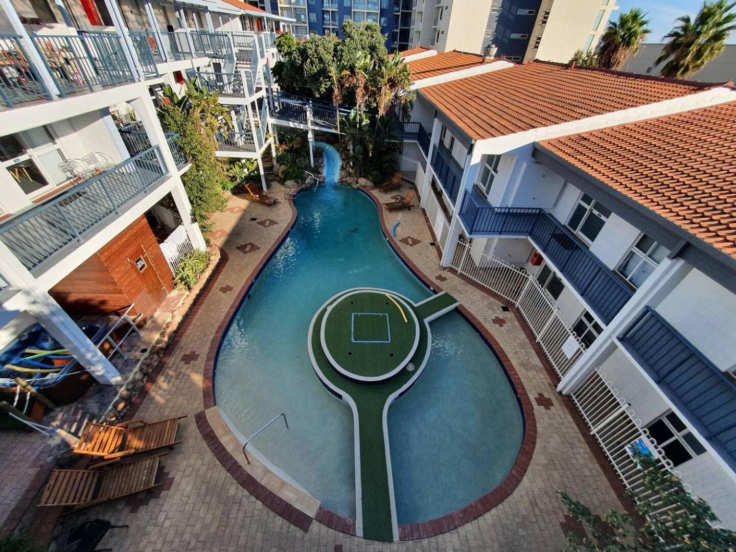 Aparthotel Coastal Retreat Scarborough Pool & Slide! *