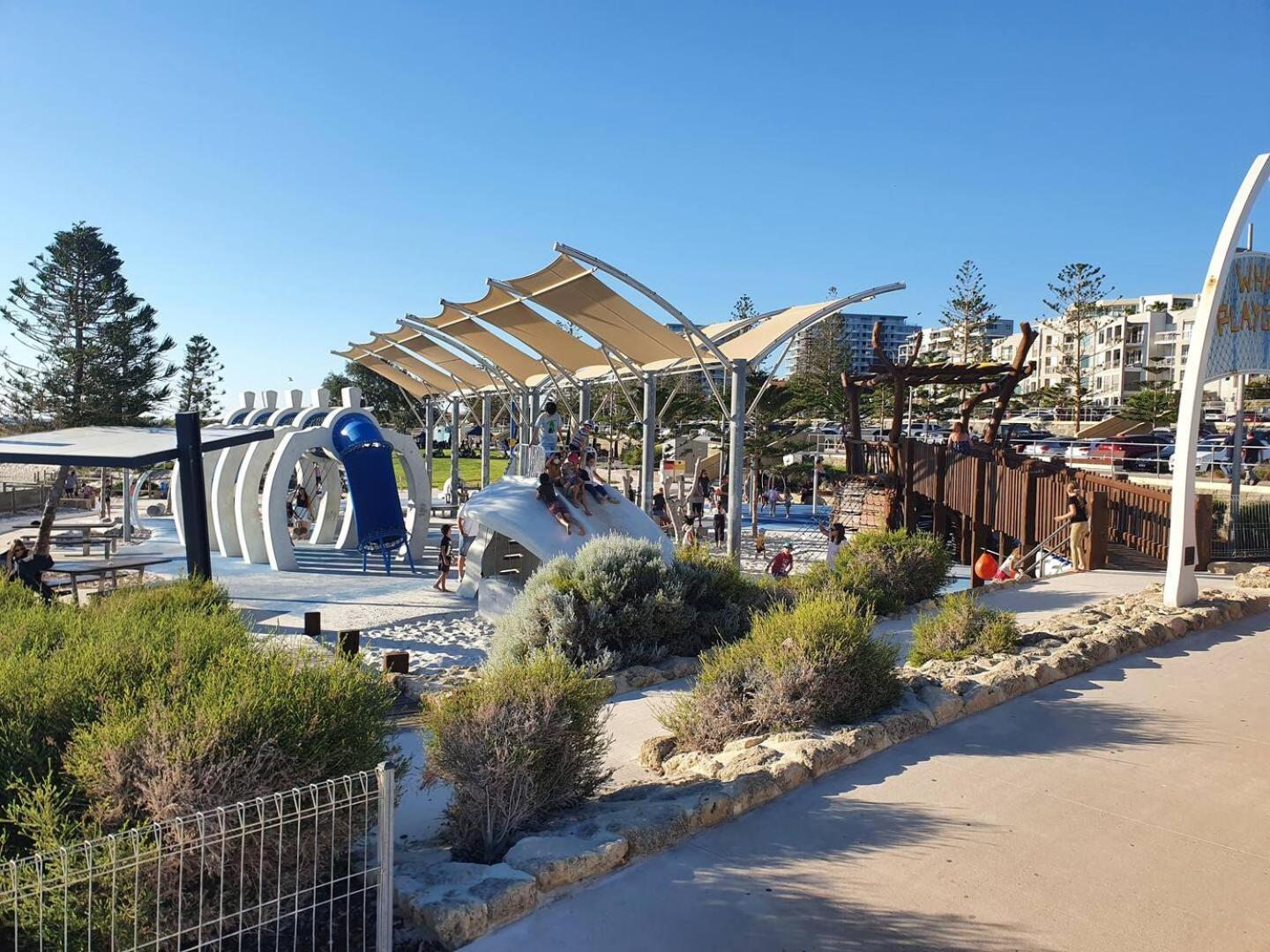 Coastal Retreat Scarborough Pool & Slide! *