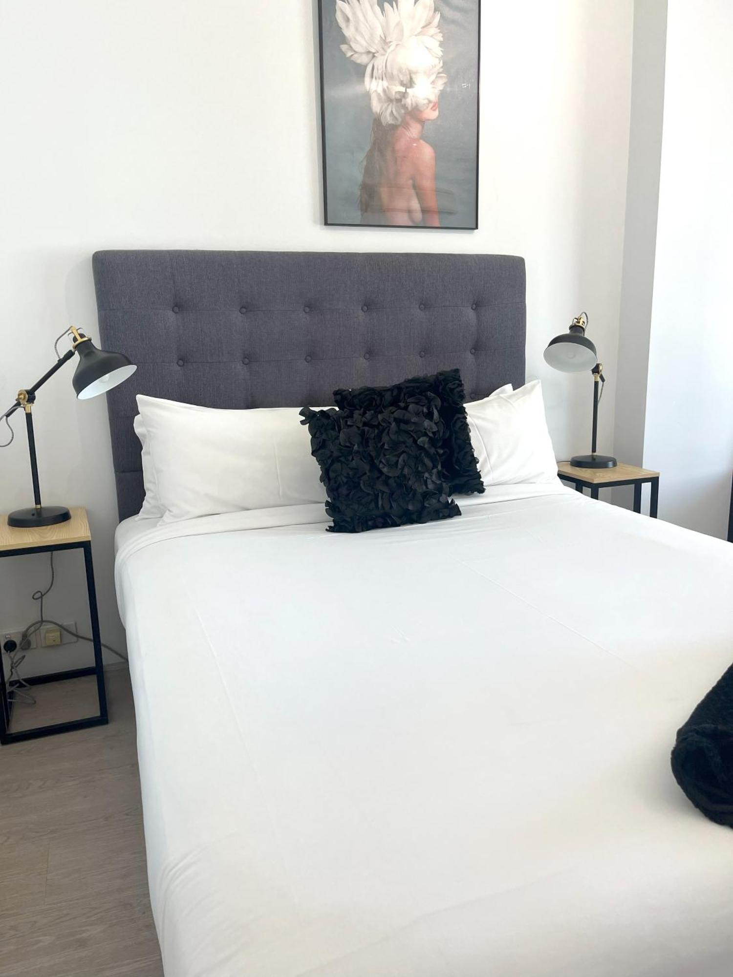Apartment 806 Deluxe Delight Concert Hall