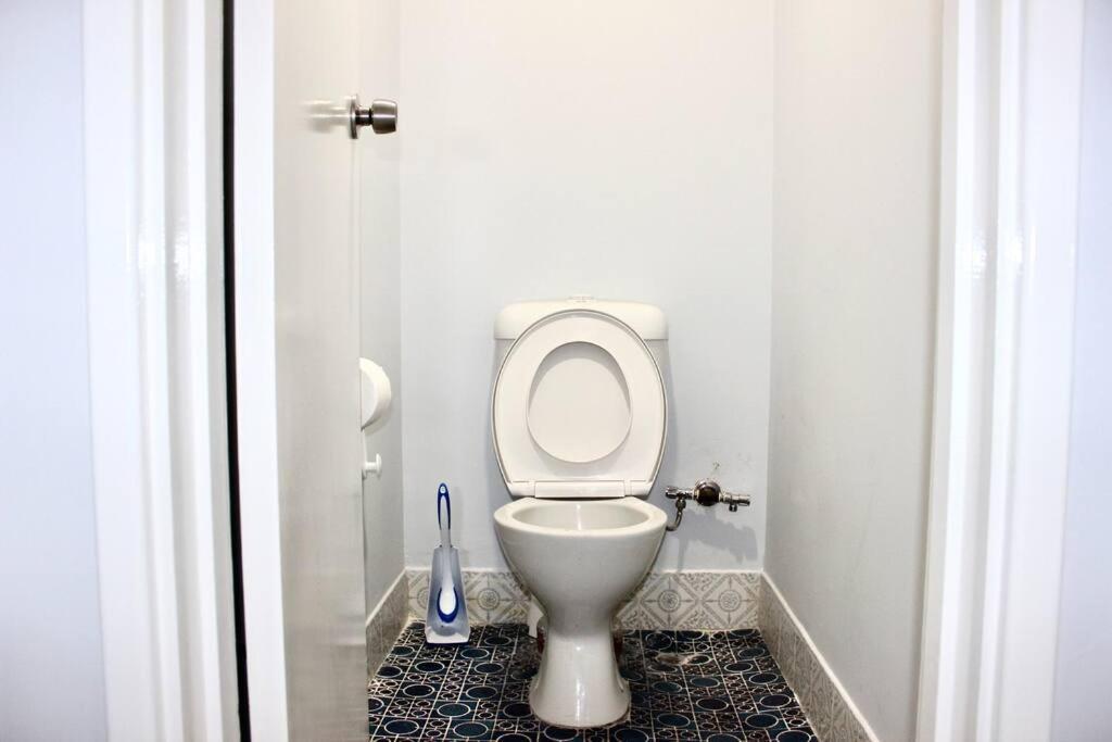 The Eclectic Convenience Of Perth- Twelve Mins To Airport Holiday home Perth