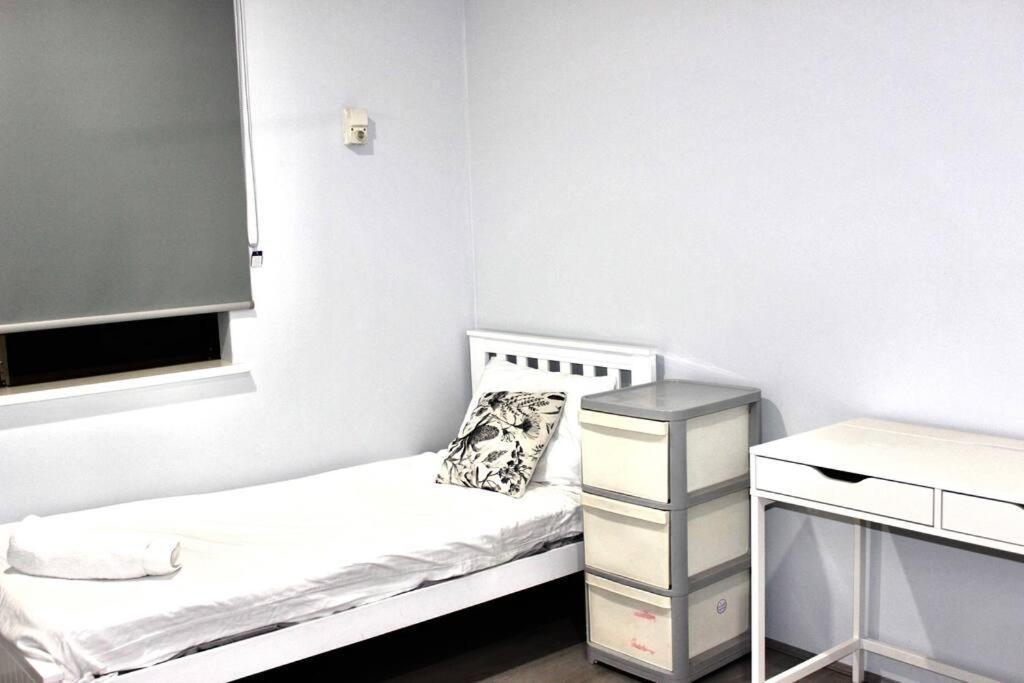 The Eclectic Convenience Of Perth- Twelve Mins To Airport Holiday home