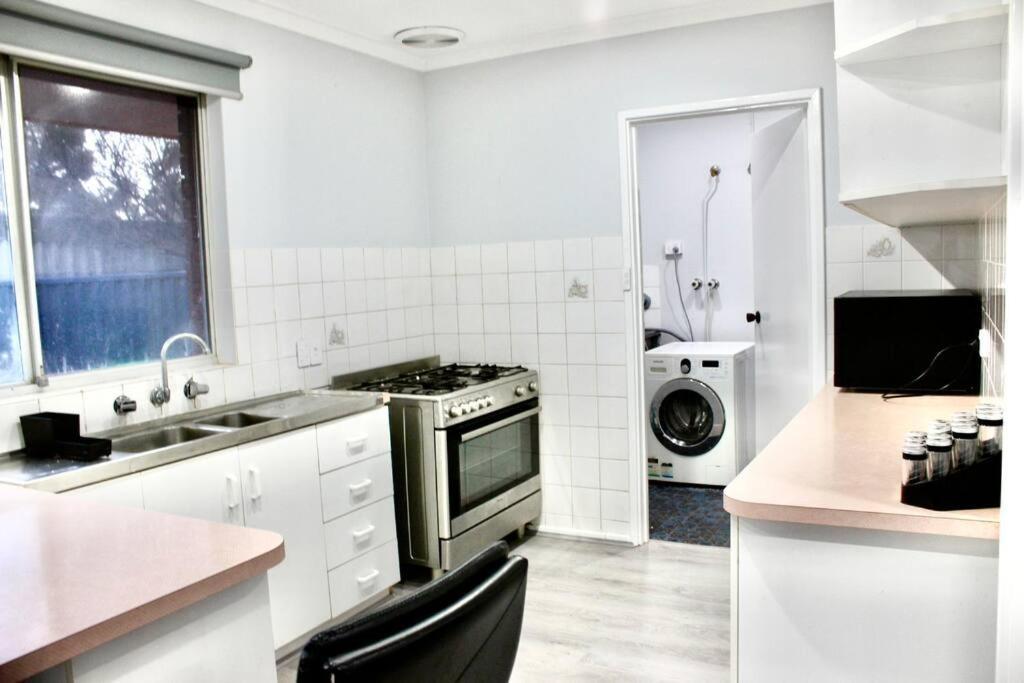 Holiday home The Eclectic Convenience Of Perth- Twelve Mins To Airport