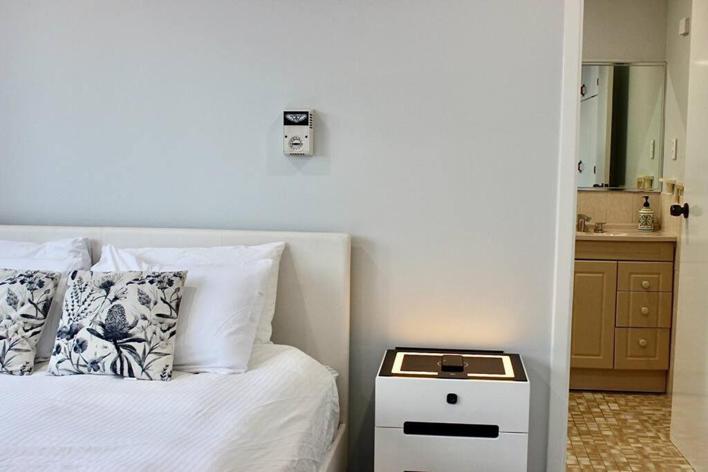 Holiday home The Eclectic Convenience Of Perth- Twelve Mins To Airport Perth