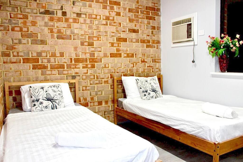 Holiday home The Eclectic Convenience Of Perth- Twelve Mins To Airport *