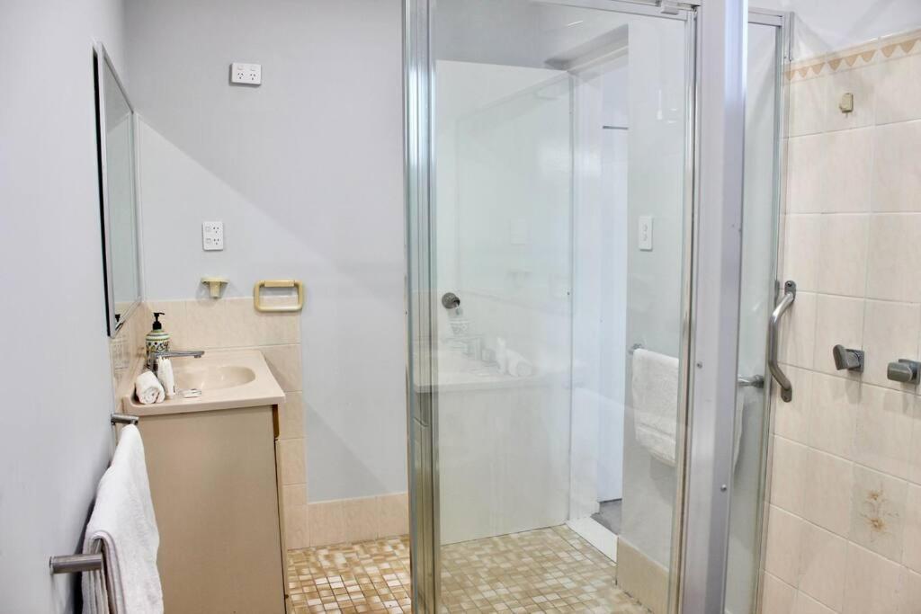 The Eclectic Convenience Of Perth- Twelve Mins To Airport Holiday home Perth