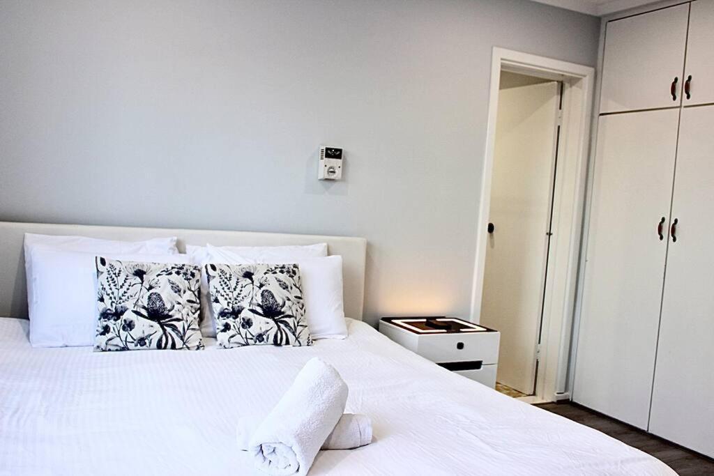 Holiday home The Eclectic Convenience Of Perth- Twelve Mins To Airport Perth