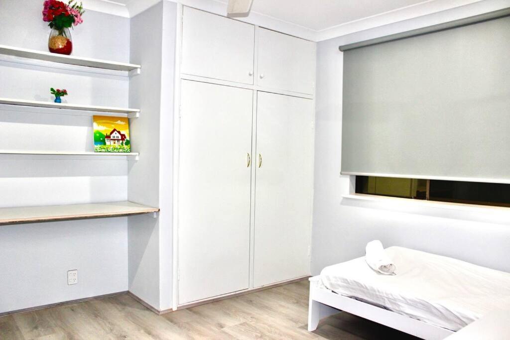 The Eclectic Convenience Of Perth- Twelve Mins To Airport Holiday home