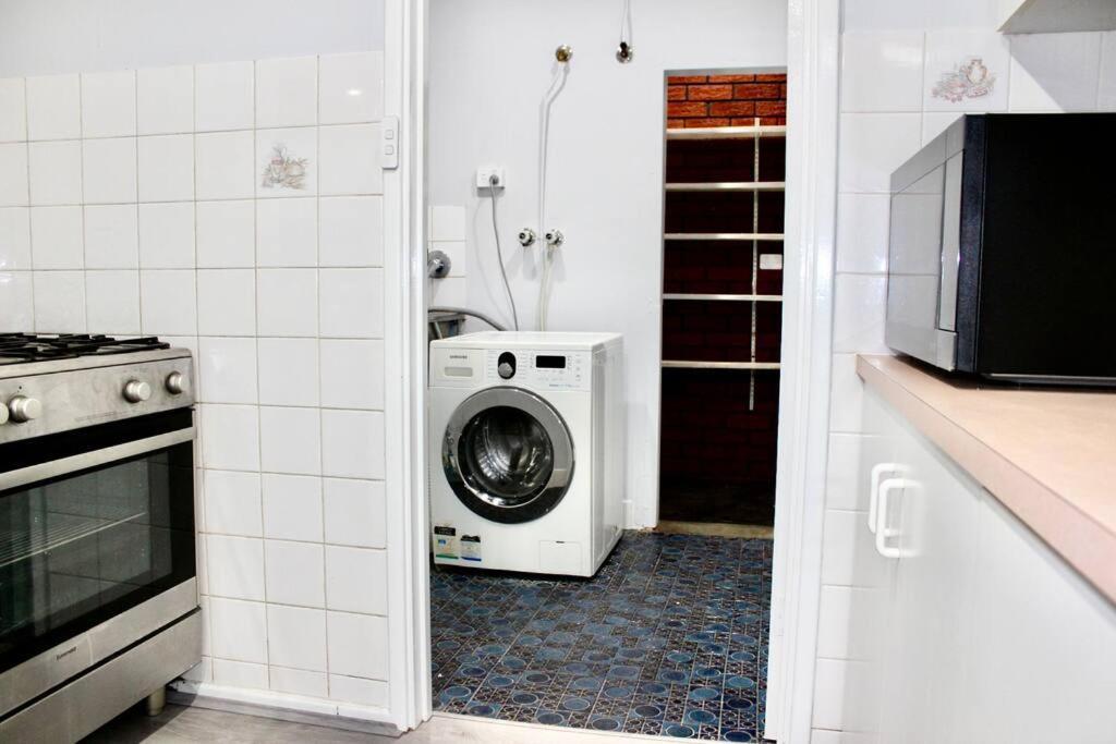 The Eclectic Convenience Of Perth- Twelve Mins To Airport * Perth