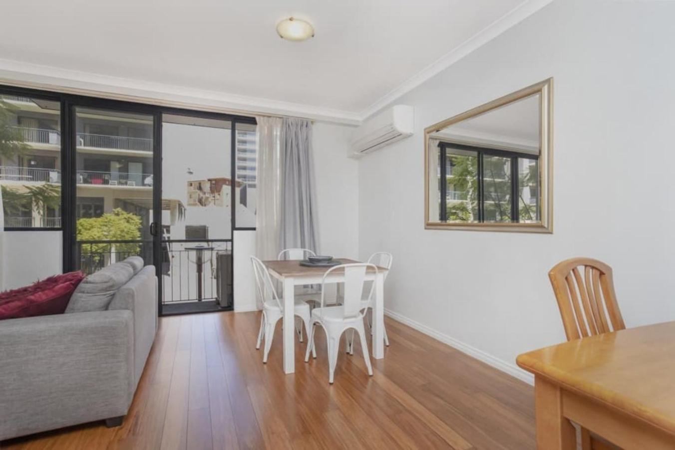 6 Executive Eastside Parking, Gym & Pool