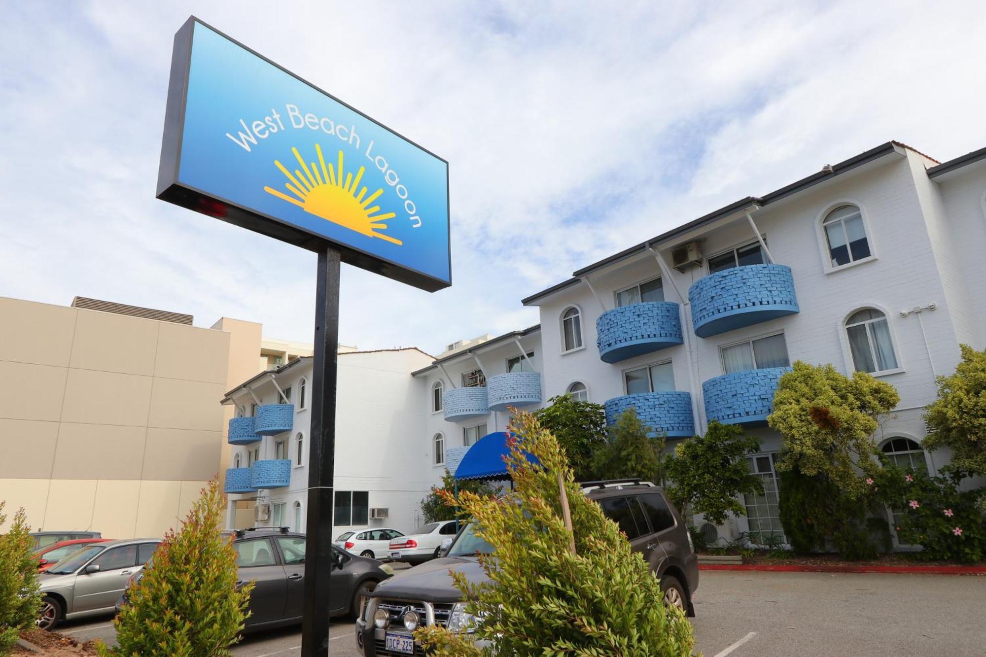 Light & Bright Apartment, 5 Minute Walk To The Apartment *