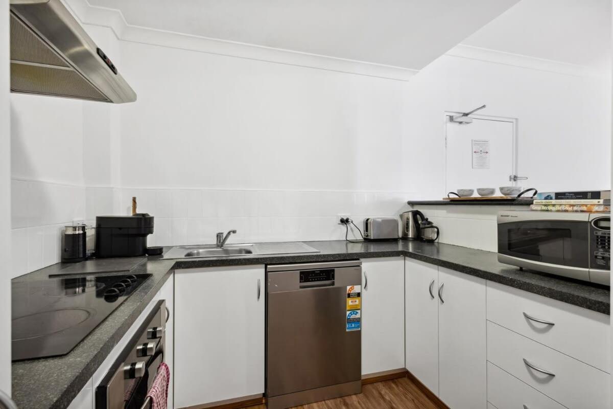Prime Located 2bdr 1prk Apartment *