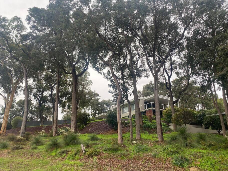 Lesmurdie Holiday home *