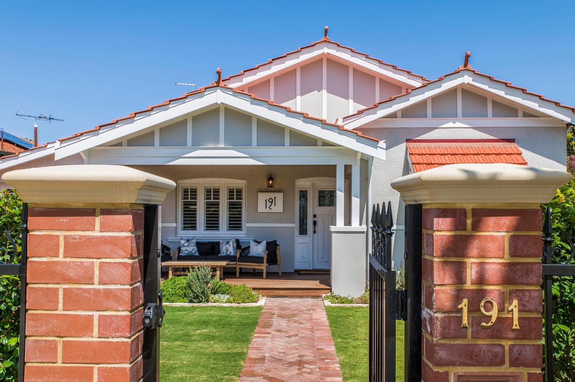 Cent191 - Timeless 3br, 2ba Federation Holiday home *