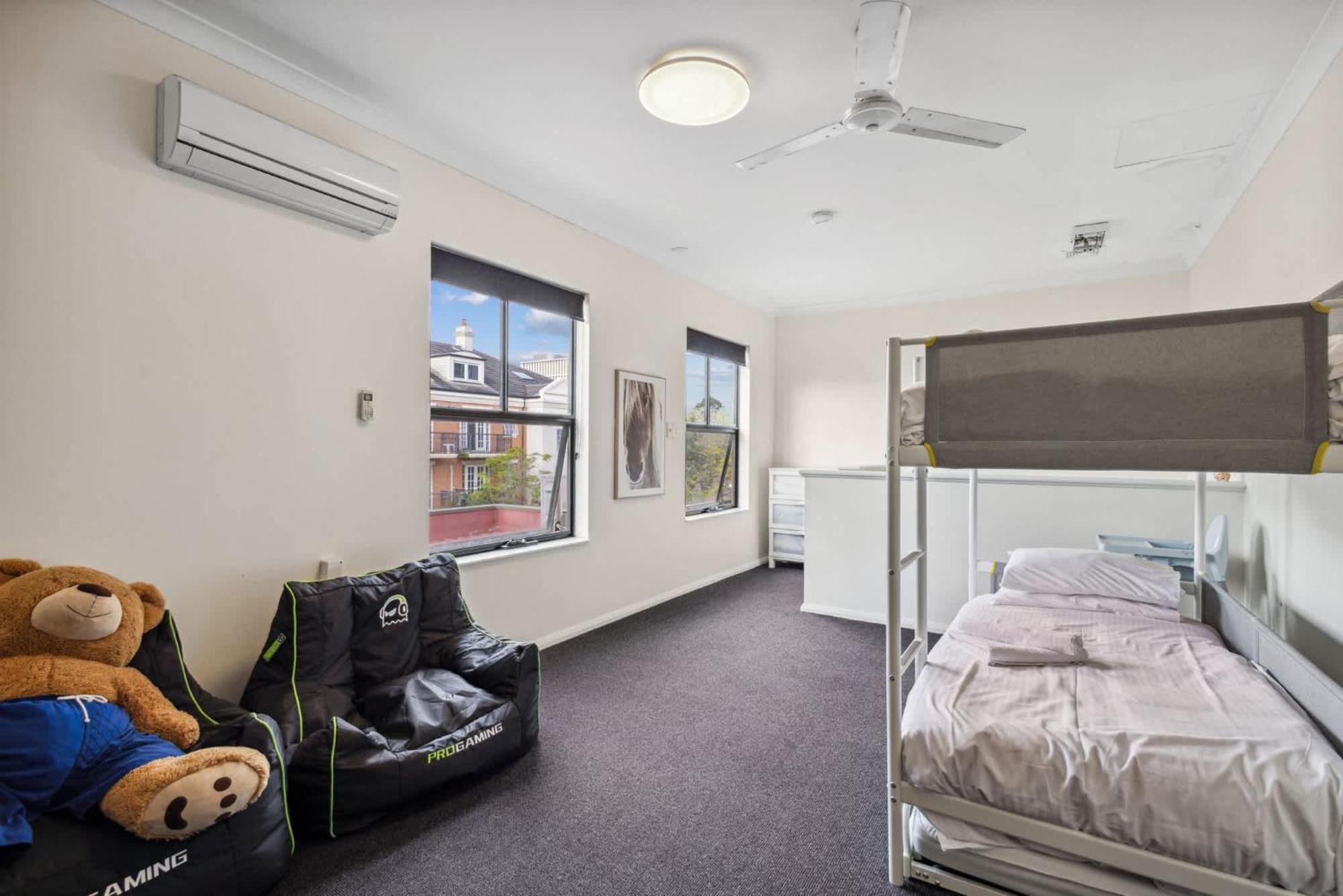 Spacious 3-level Townhouse With Pool In Northbridge