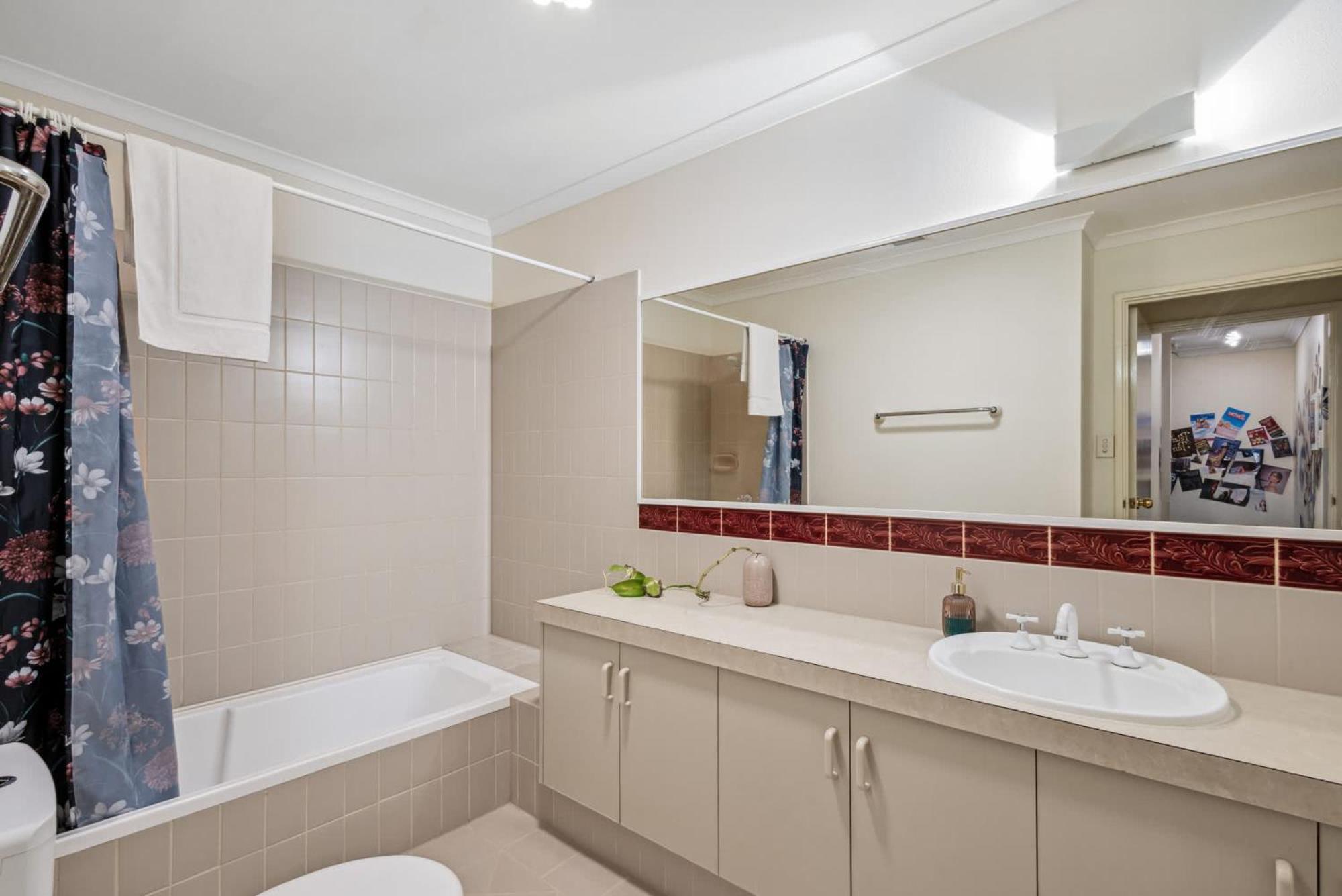 Holiday home Spacious 3-level Townhouse With Pool In Northbridge *