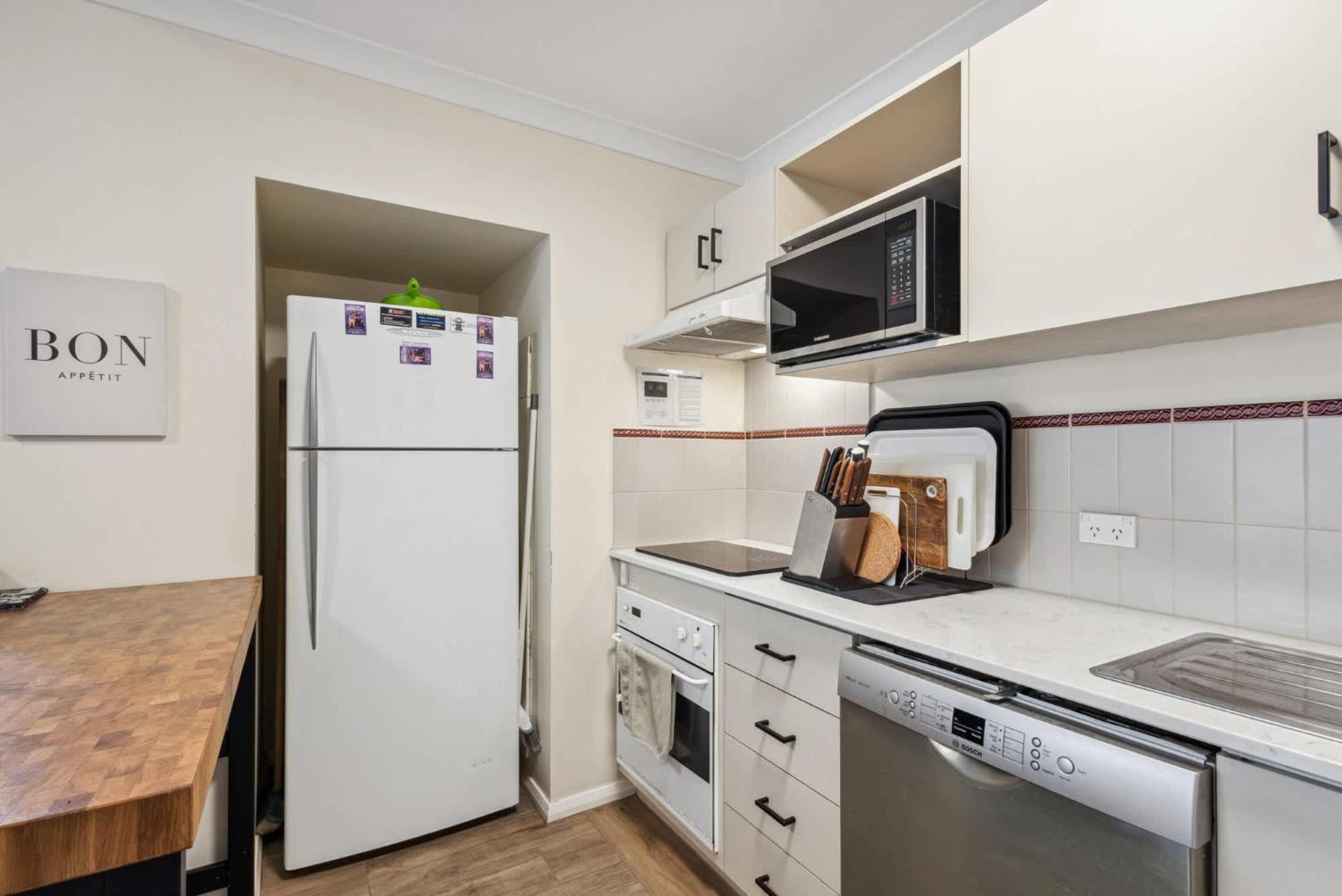 Spacious 3-level Townhouse With Pool In Northbridge Holiday home Perth