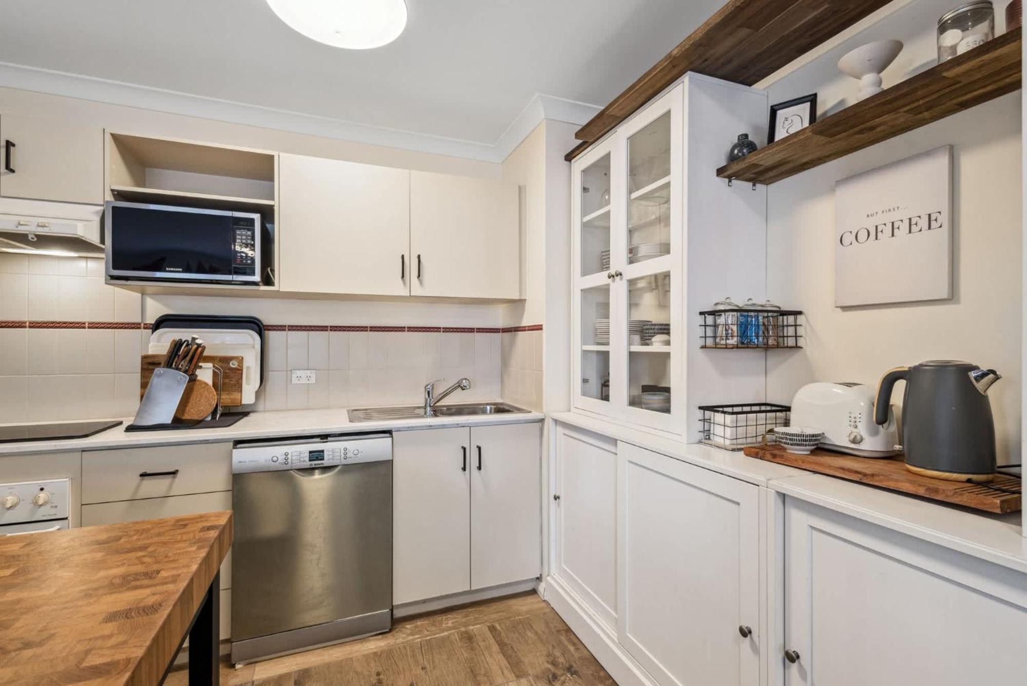 Holiday home Spacious 3-level Townhouse With Pool In Northbridge