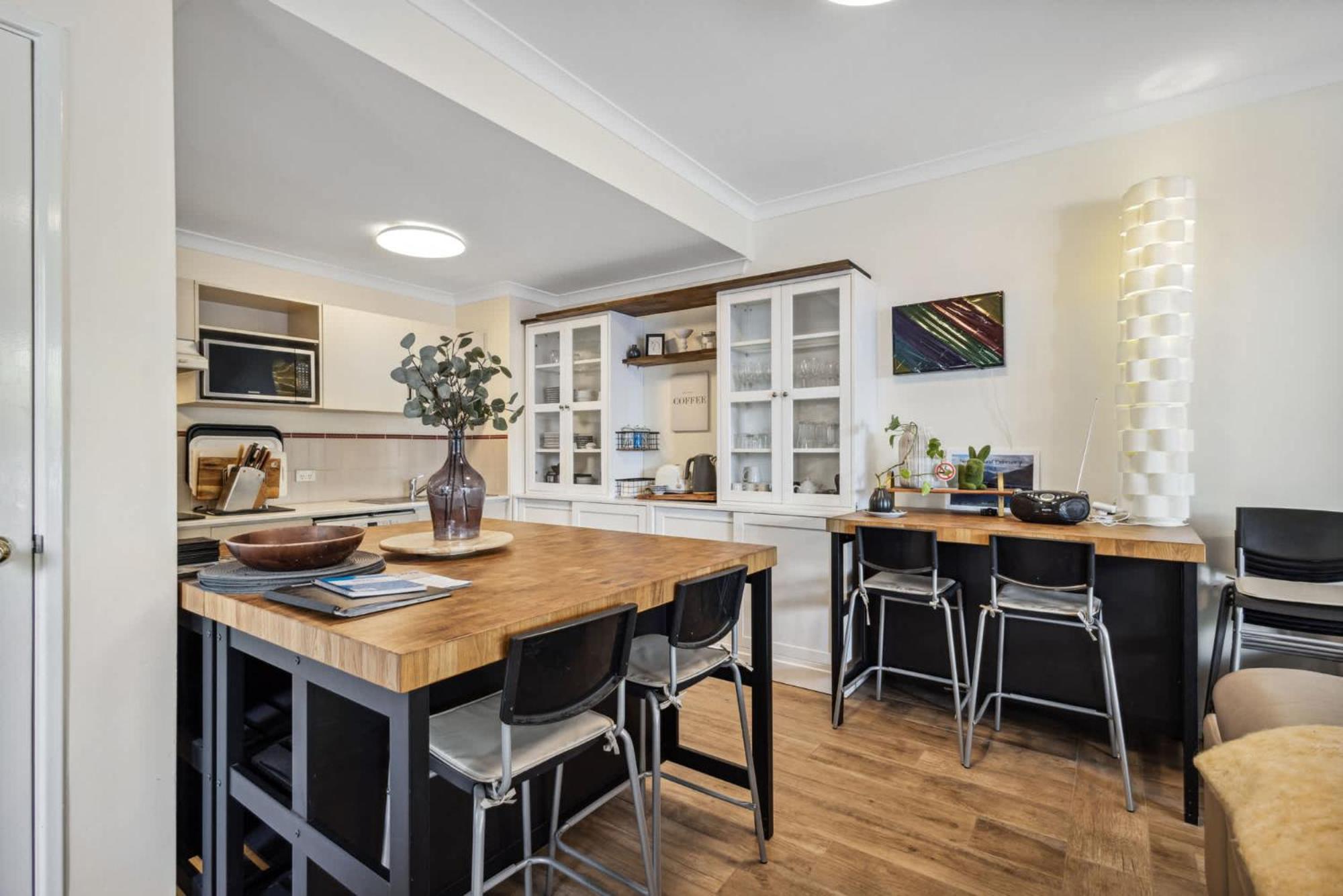 Holiday home Spacious 3-level Townhouse With Pool In Northbridge