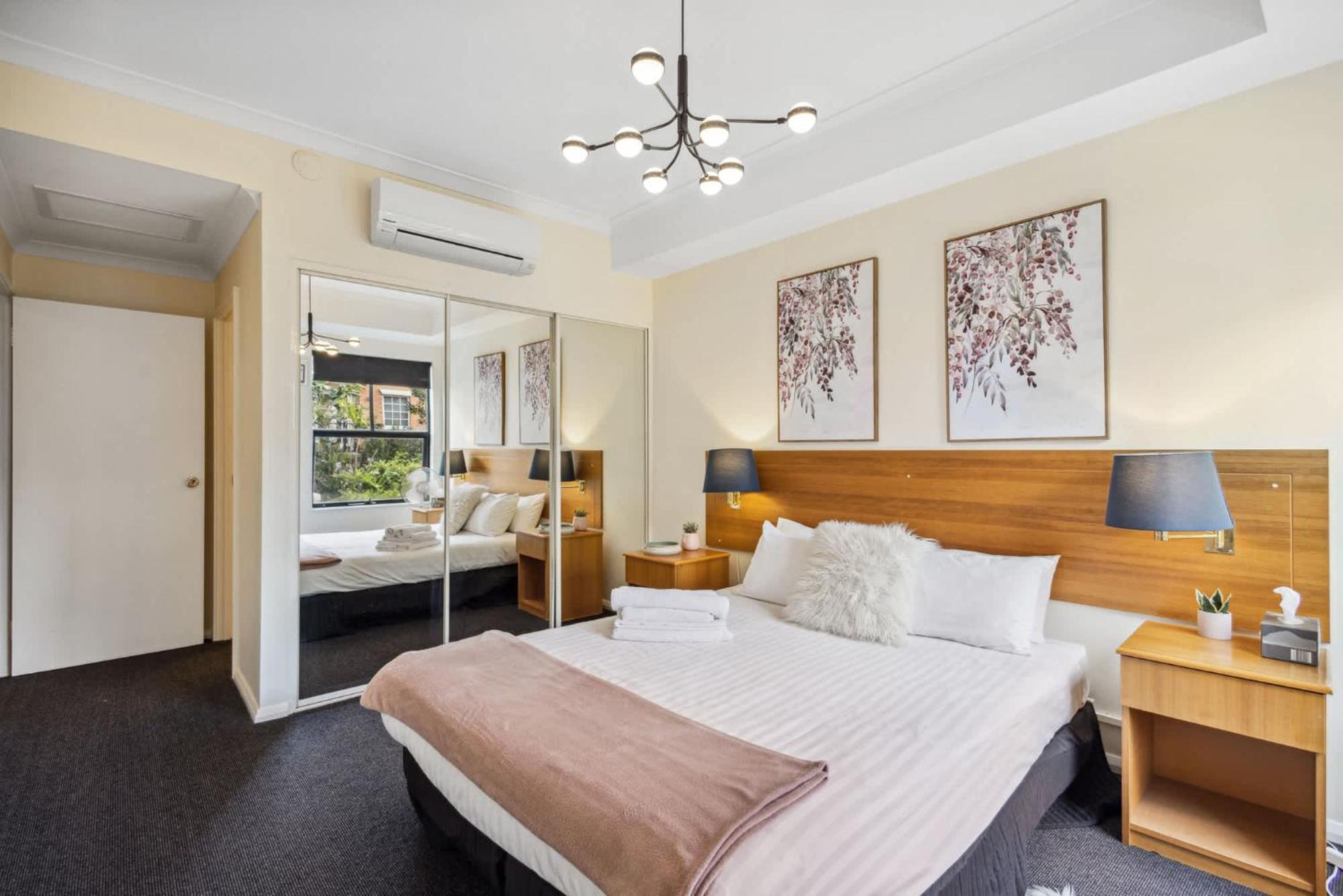 Spacious 3-level Townhouse With Pool In Northbridge Holiday home Perth