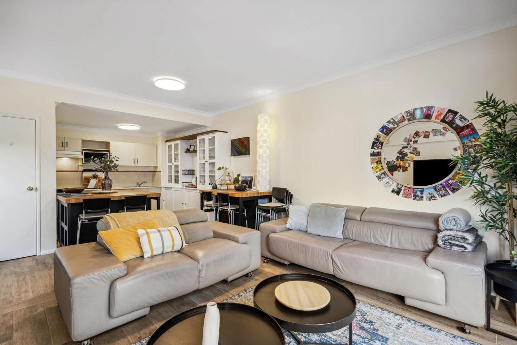 Spacious 3-level Townhouse With Pool In Northbridge Perth