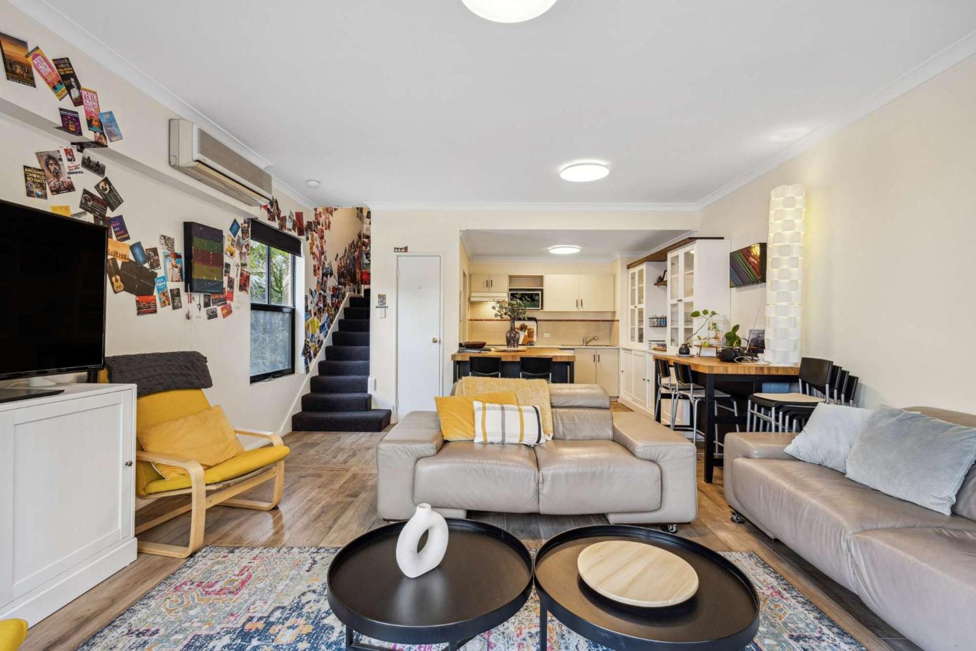 Holiday home Spacious 3-level Townhouse With Pool In Northbridge *