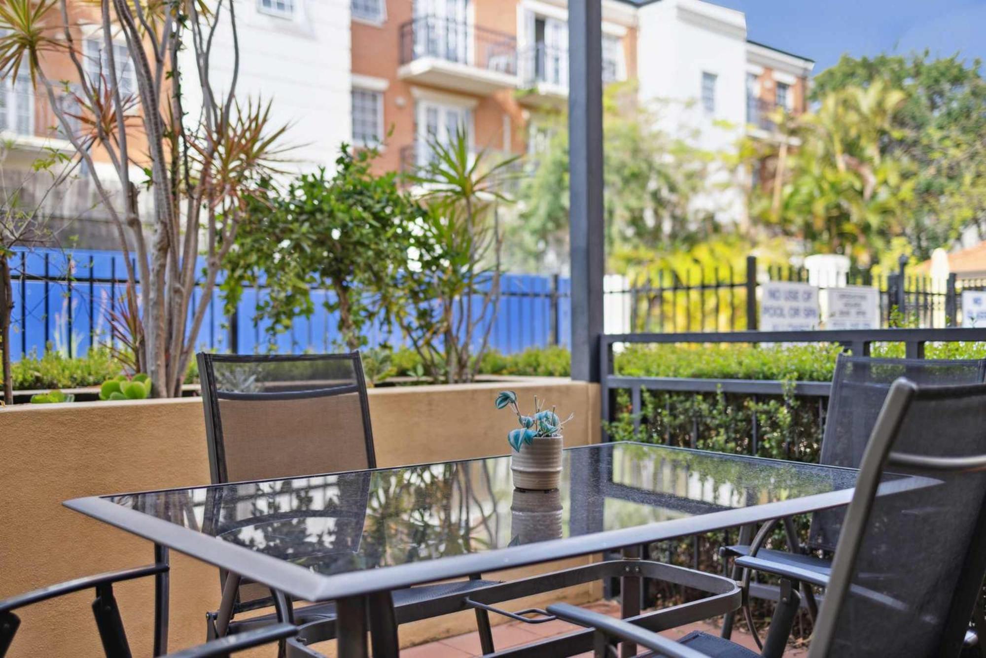 Spacious 3-level Townhouse With Pool In Northbridge Holiday home
