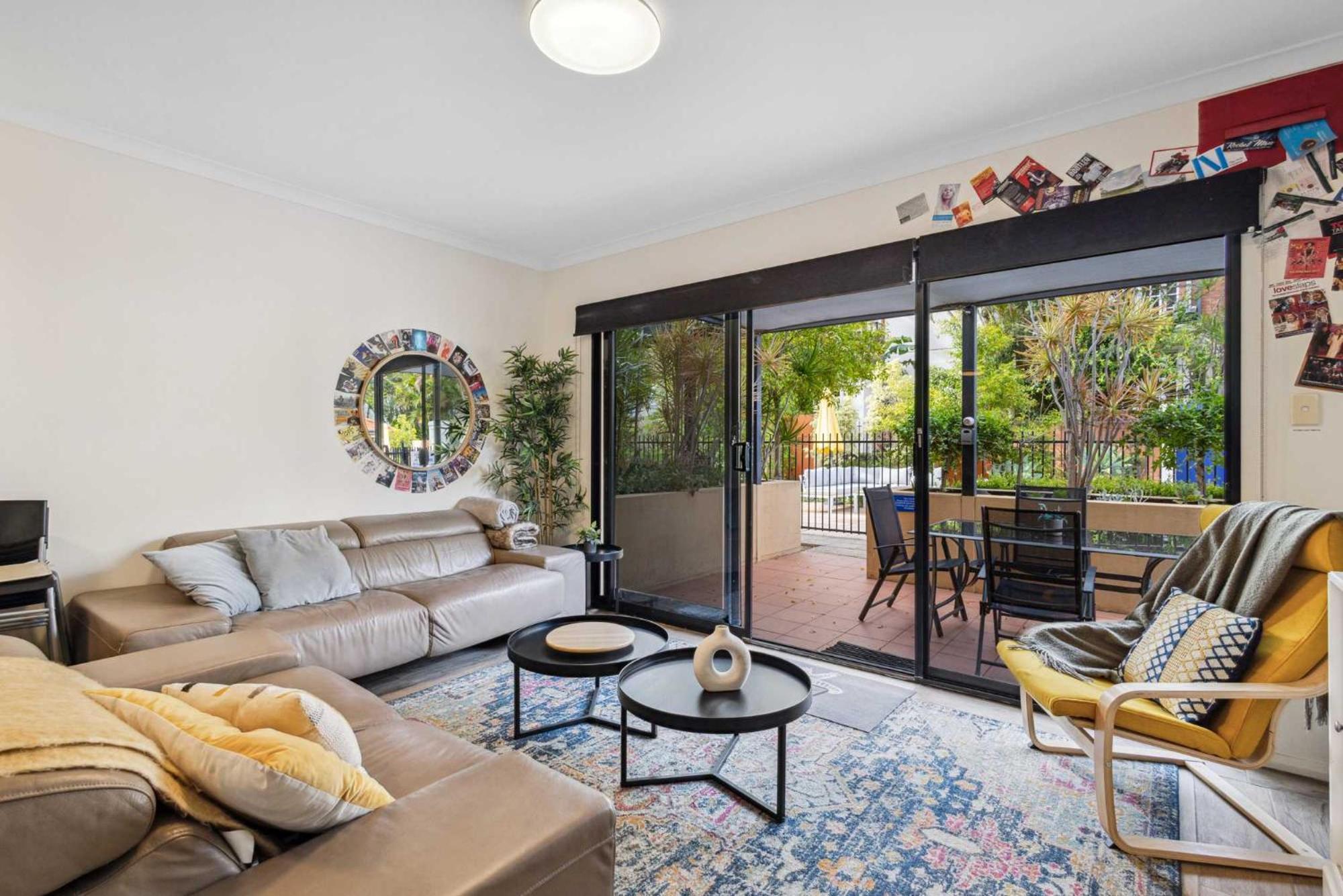 Spacious 3-level Townhouse With Pool In Northbridge
