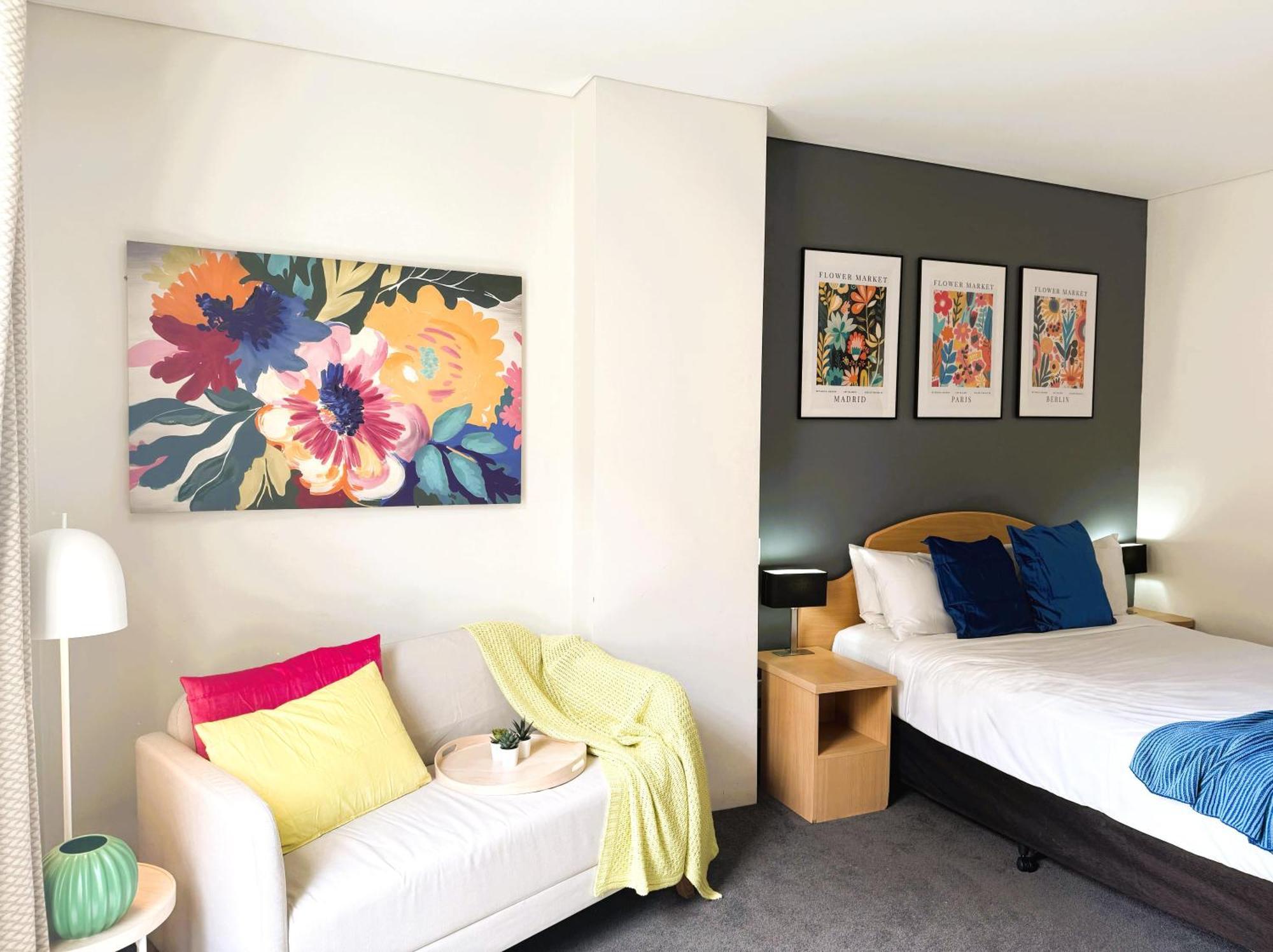 303 Cheerful Crib Sleeps 2 Apartment