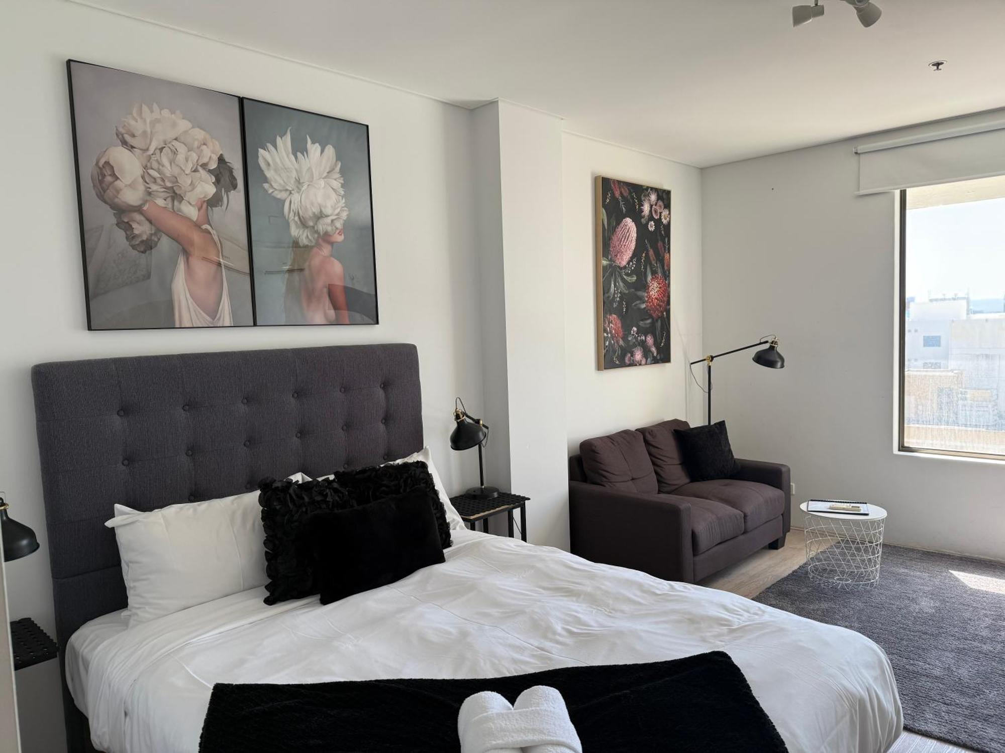 806 Deluxe Delight Concert Hall Apartment *