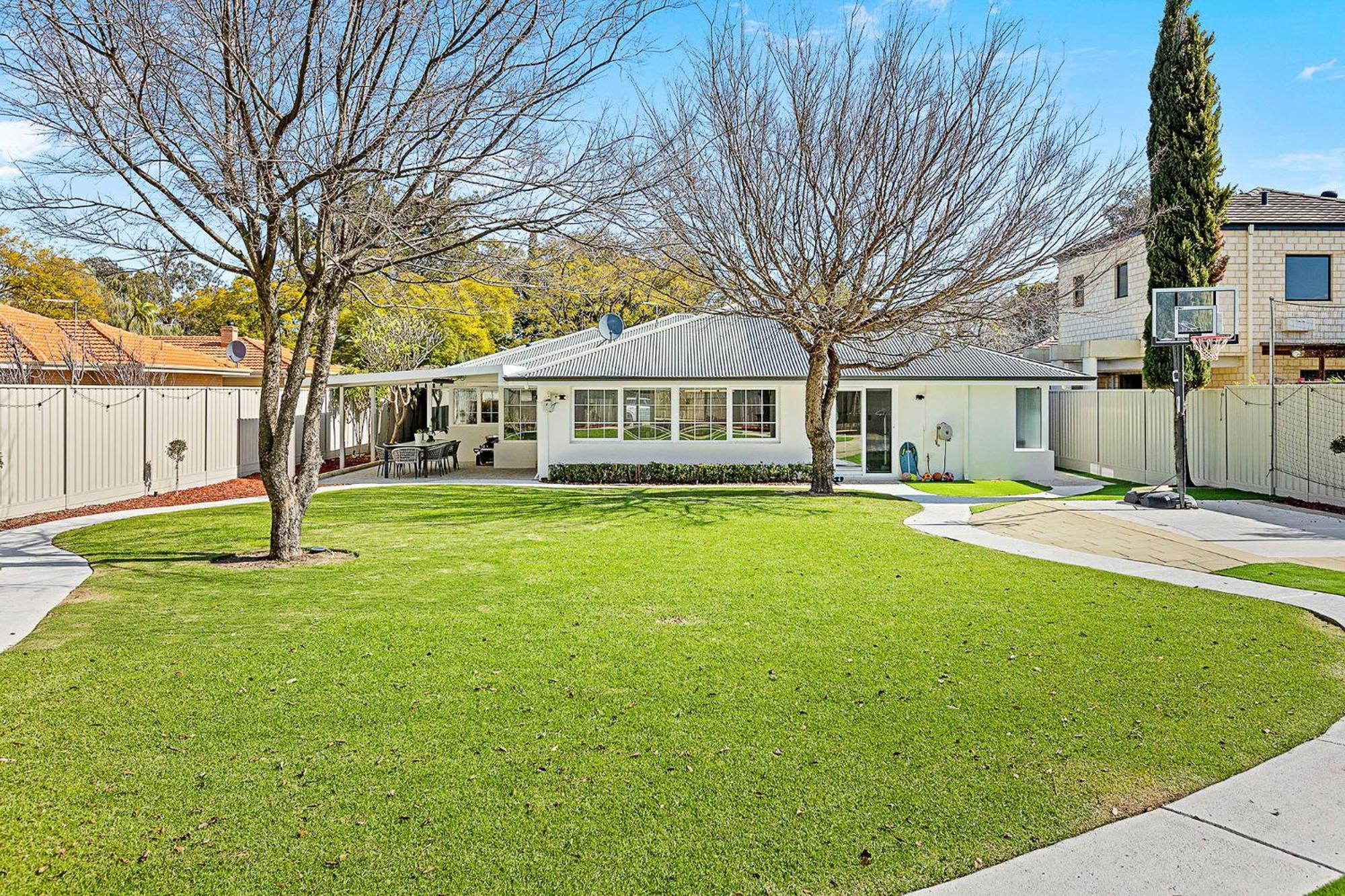 Exquisite Oasis Family Retreat * Perth