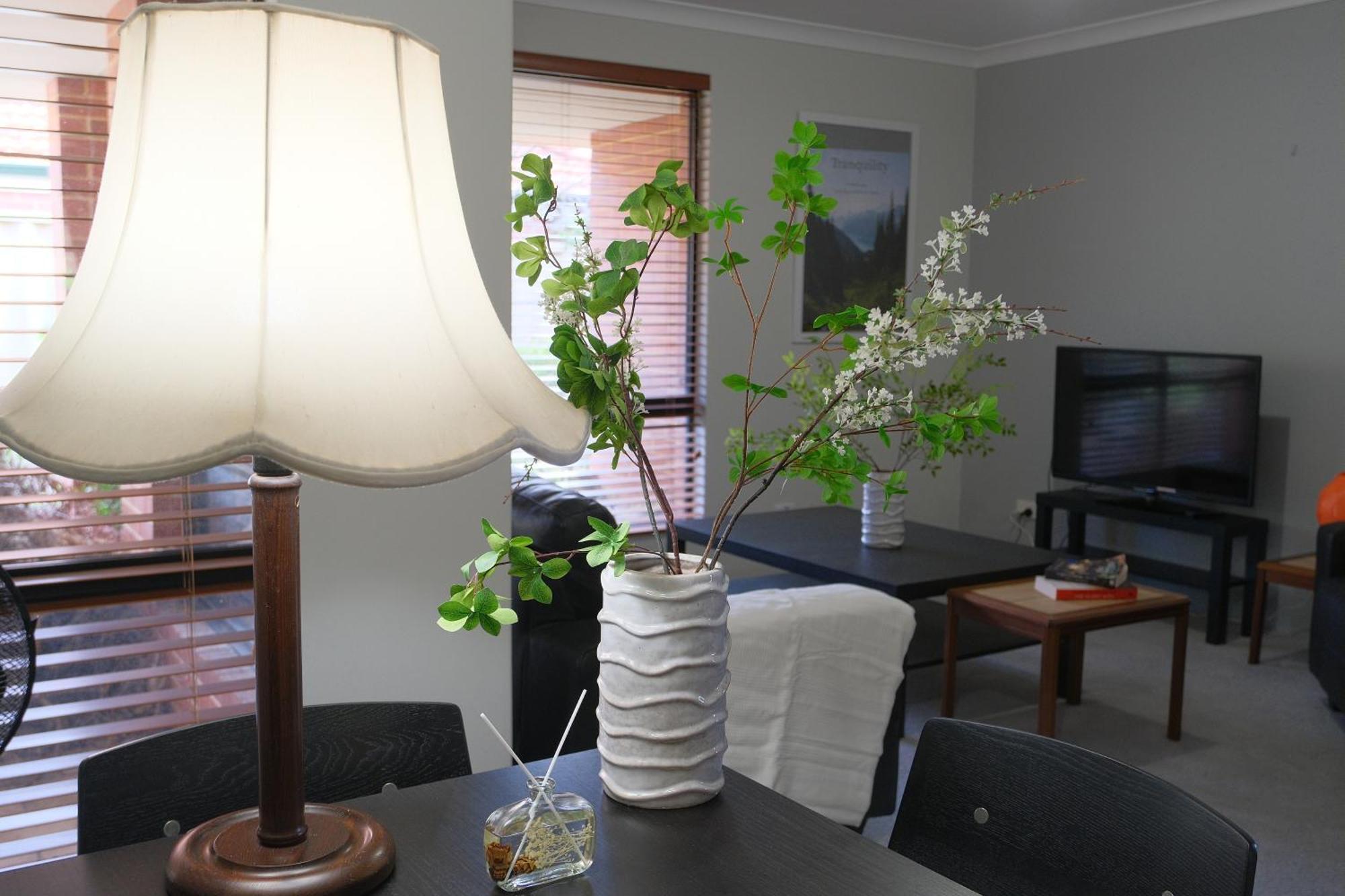 Airport 6br Haven - Quiet Yard & Ac
