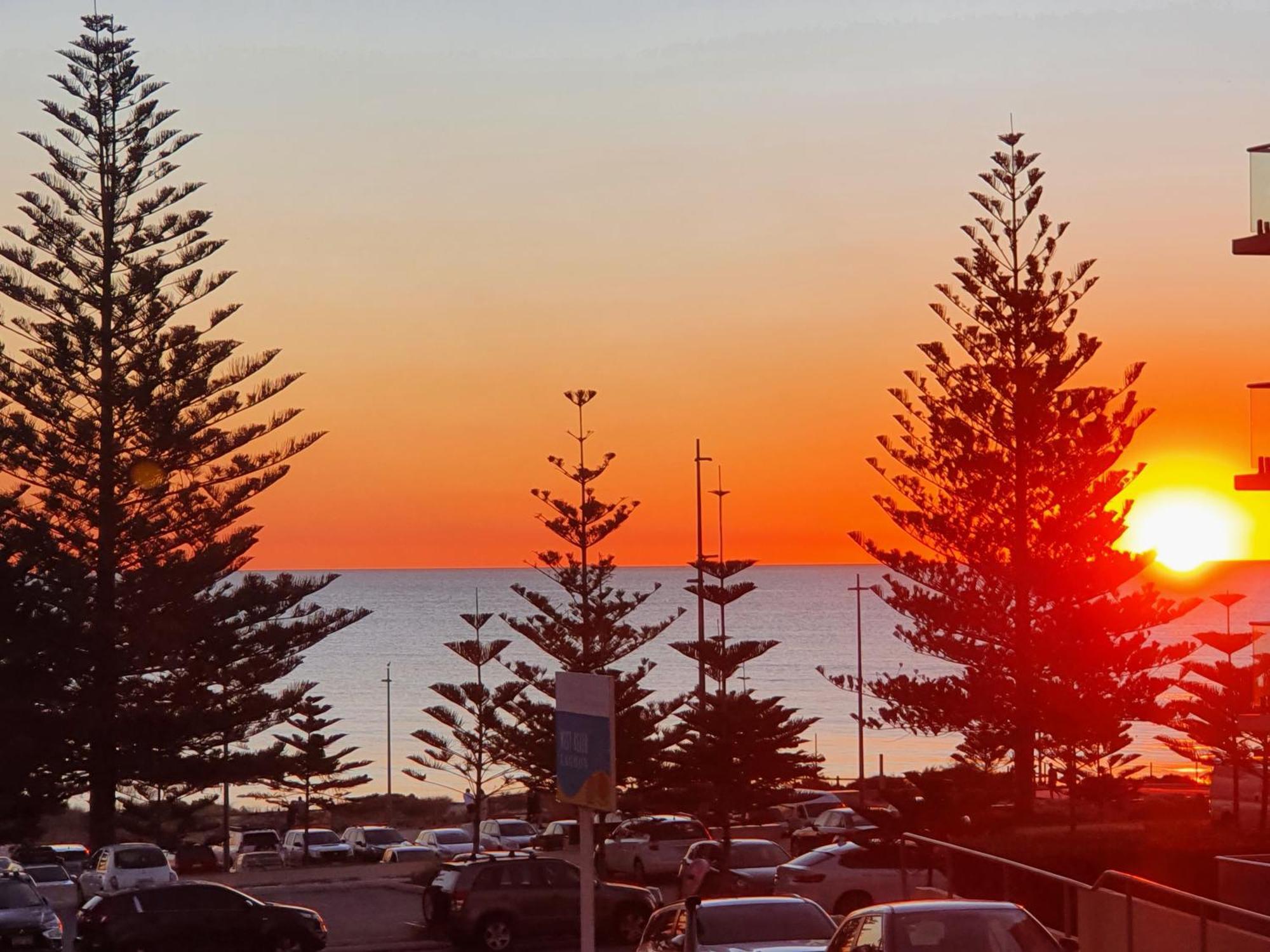 Coastal Ocean Views & Breezes Aparthotel Perth
