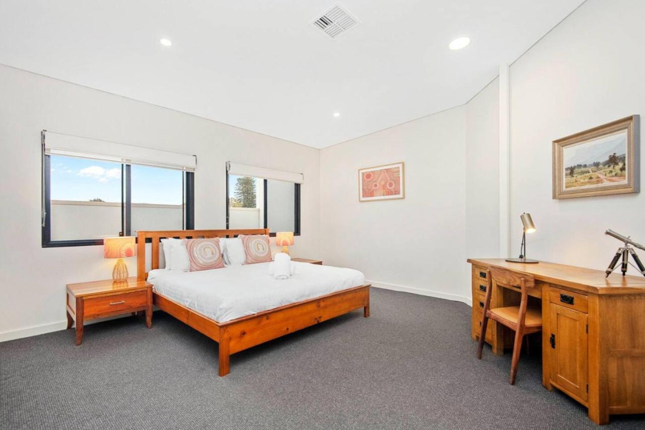 Contemporary Subi With Amenities Apartment