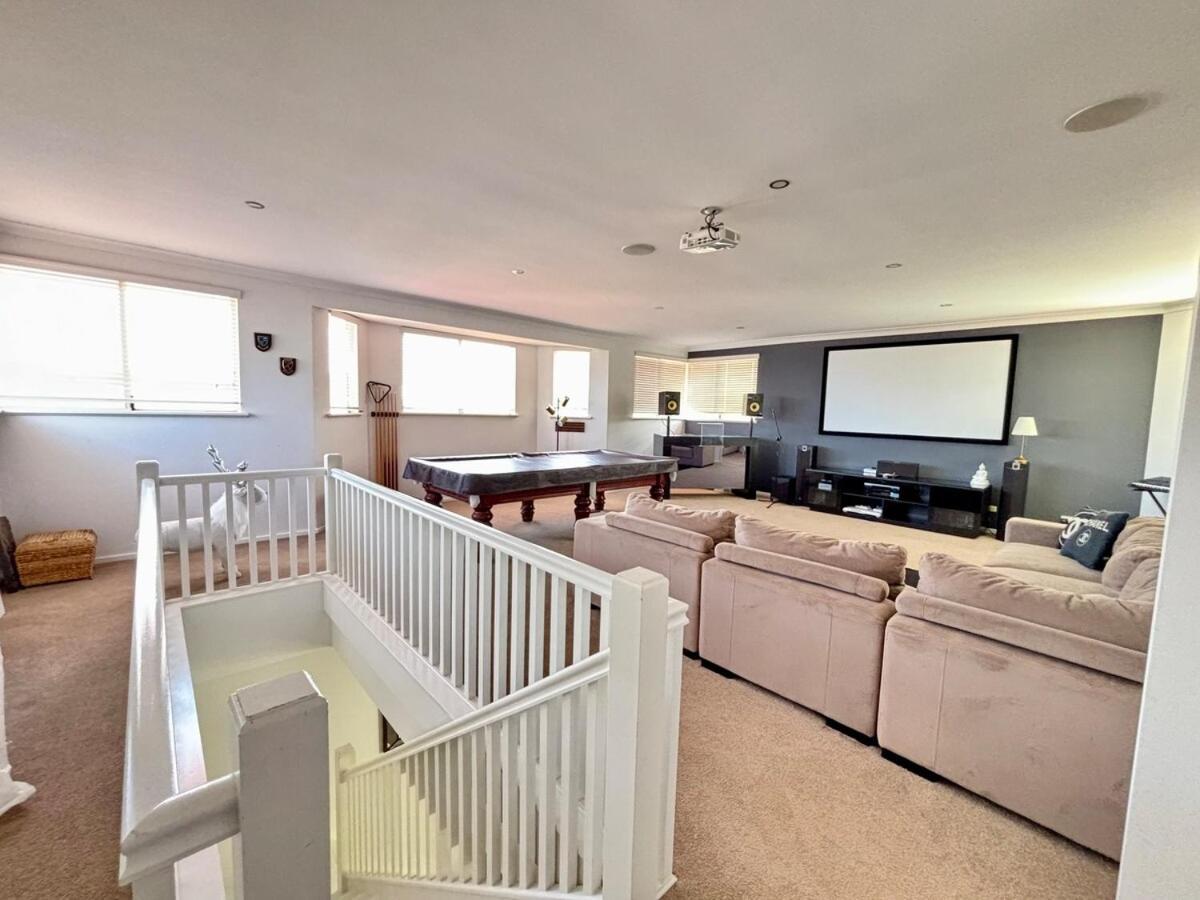 Holiday home Oceanside Mansion With Luxury Pool *