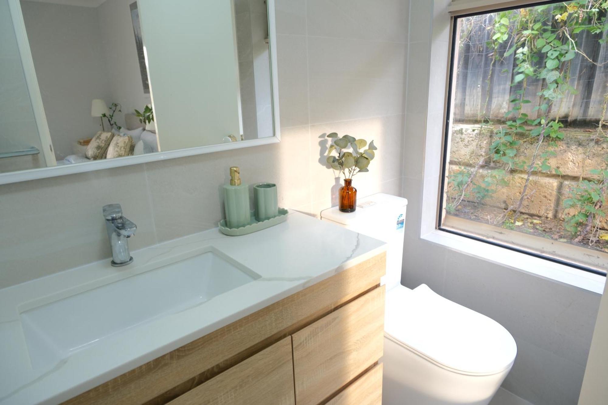 Holiday home 5br Serene Retreat - Park & Poolside