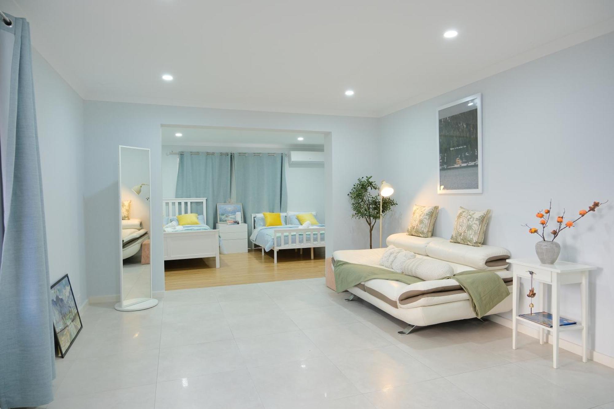 5br Serene Retreat - Park & Poolside Holiday home *