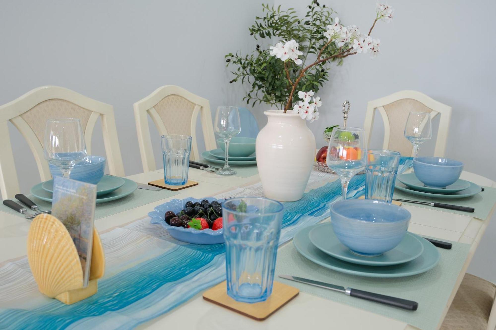 Holiday home 5br Serene Retreat - Park & Poolside Perth